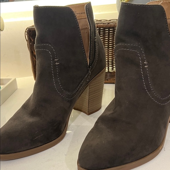 Express brown women’s Ankle Booties size 9 - Picture 11 of 16